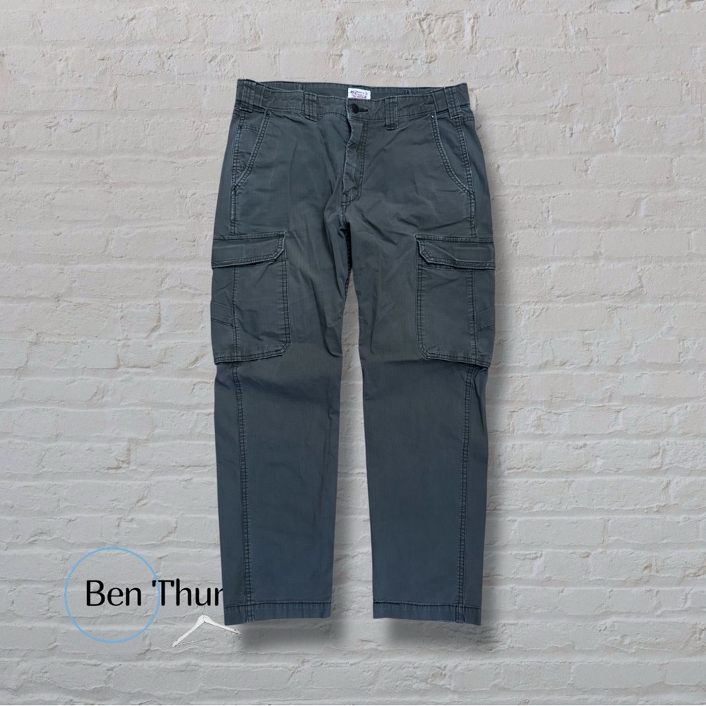 Size 32 - Levi’s Cargo Pants Olive